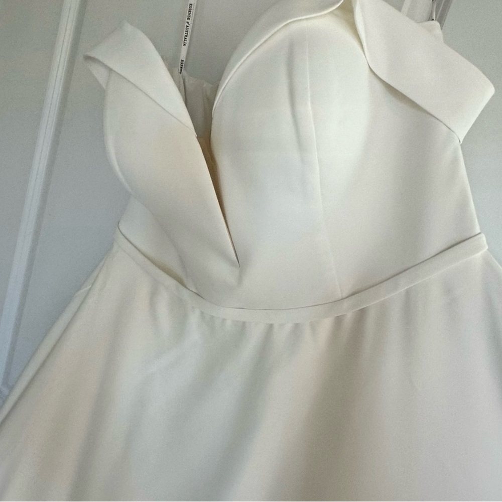 Elegant Off-Shoulder White Wedding Dress - Picture 5 of 9